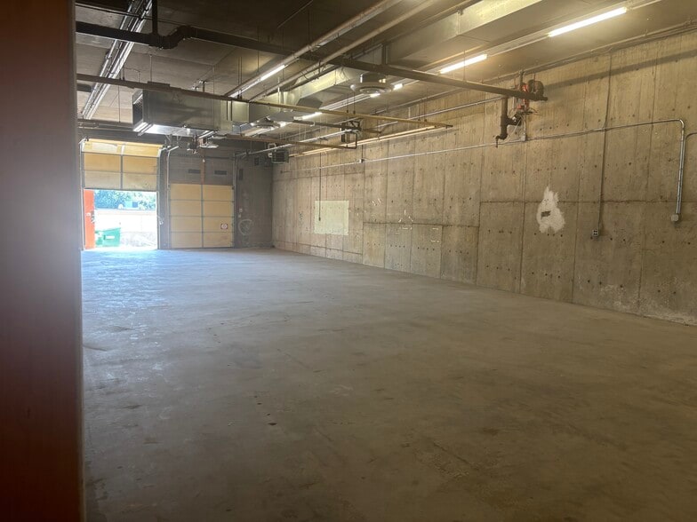 More Photos Of 1500 Diamond Hill Rd, Woonsocket General Retail For Lease