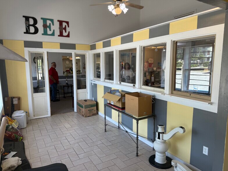 More Photos Of 1030 Camphor Ln, Deland General Retail For Sale