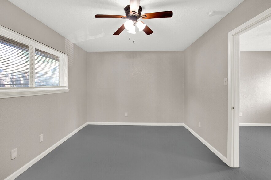 More Photos Of 7707 Glover St, Houston Apartments For Sale