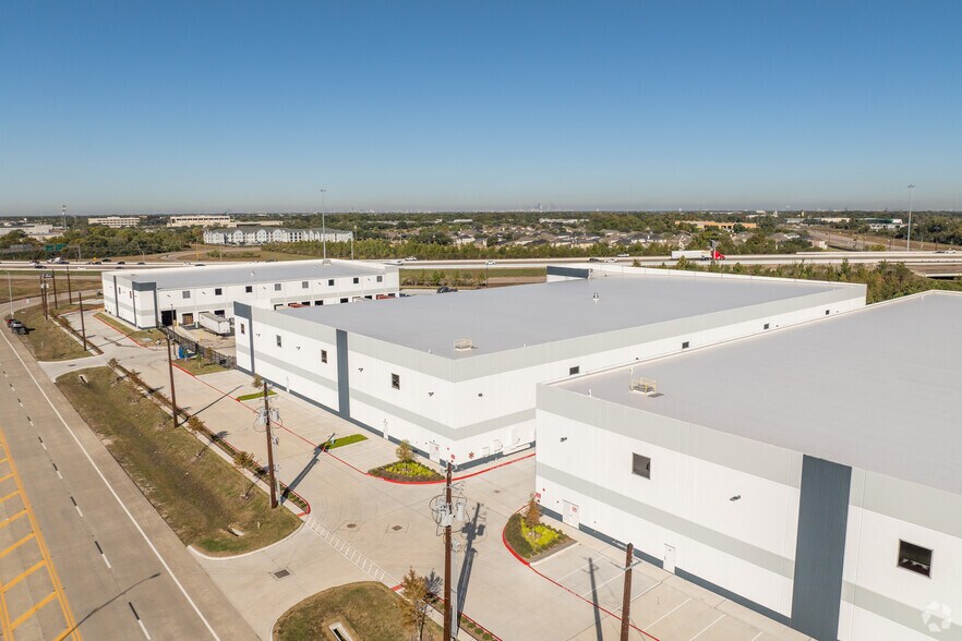 More Photos Of 13415 Conklin Ln, Houston Warehouse For Lease