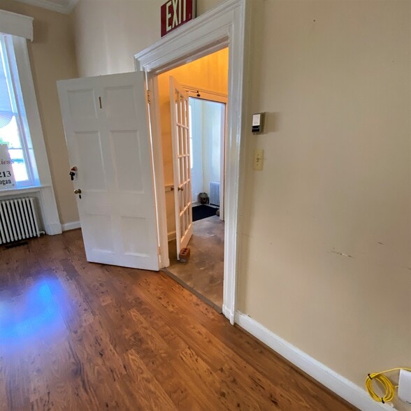 More Photos Of 11 W Market St, Leesburg Medical For Lease