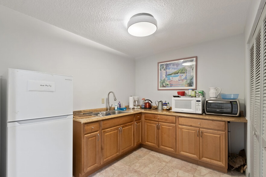 More Photos Of 6971 N Federal Hwy, Boca Raton Medical For Sale