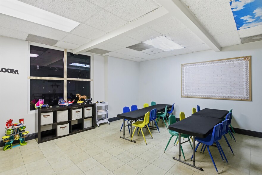 More Photos Of 8527 Pines Blvd, Pembroke Pines Office For Sale