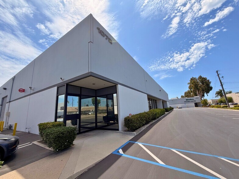 More Photos Of 1060-1072 N Kraemer Pl, Anaheim Manufacturing For Lease