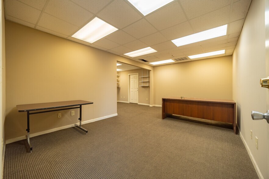 More Photos Of 555 Columbia Dr, Carrollton Office For Lease