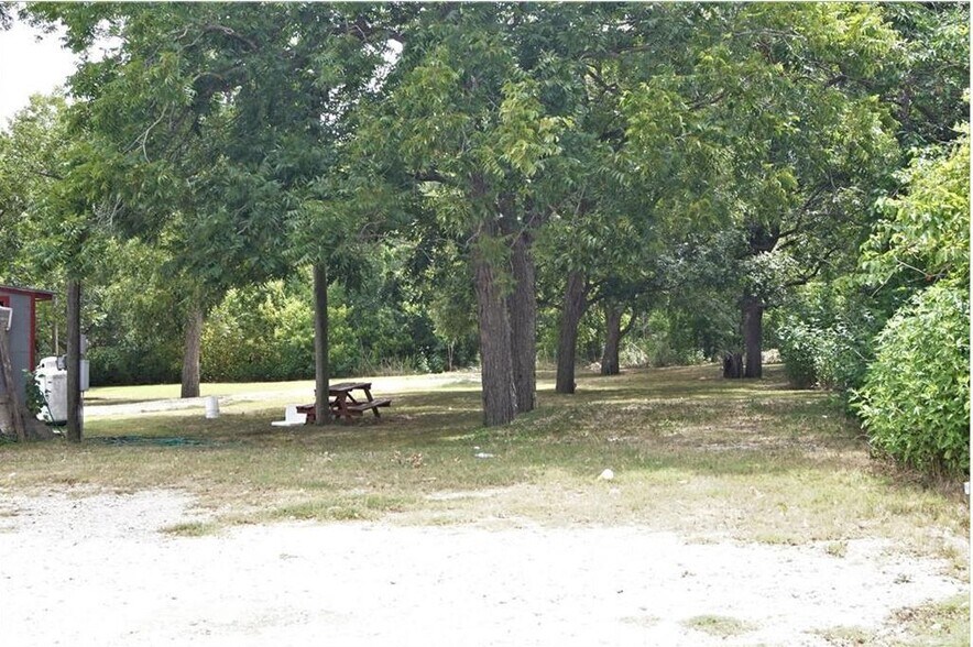 More Photos Of 310 W U.S. 290, Elgin Land For Sale