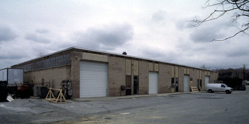 More Photos Of 175-183 Bethpage Sweet Hollow Rd, Old Bethpage Warehouse For Sale