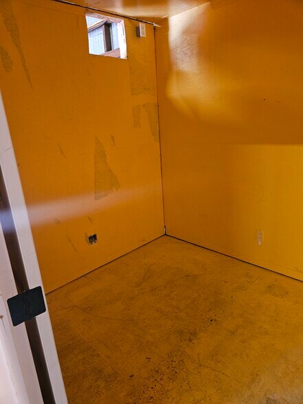 More Photos Of 275 Water St, Petaluma Warehouse For Lease