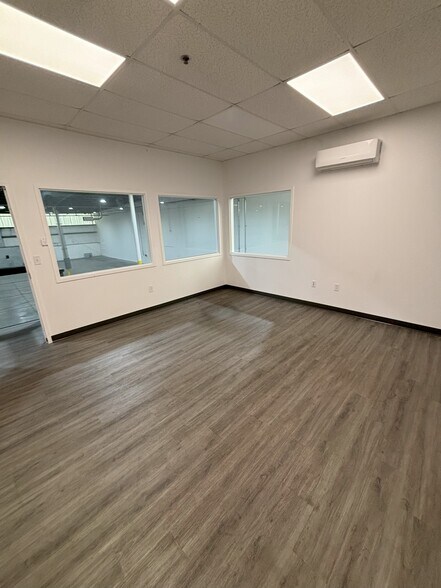More Photos Of 104 Southeast Pky, Franklin Warehouse For Lease