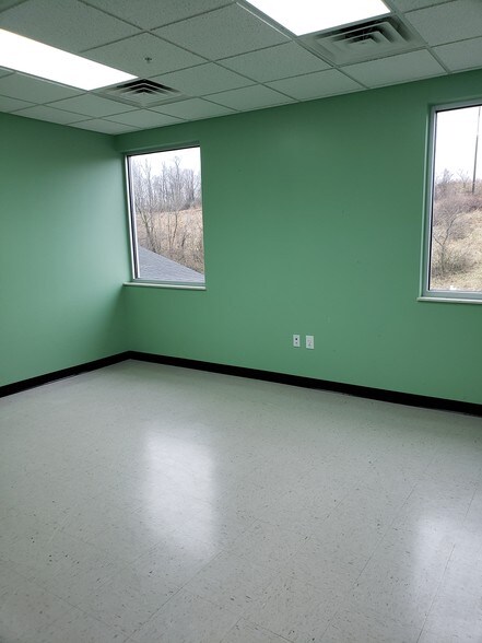 More Photos Of 300 Kenton Dr, Charleston Office For Lease