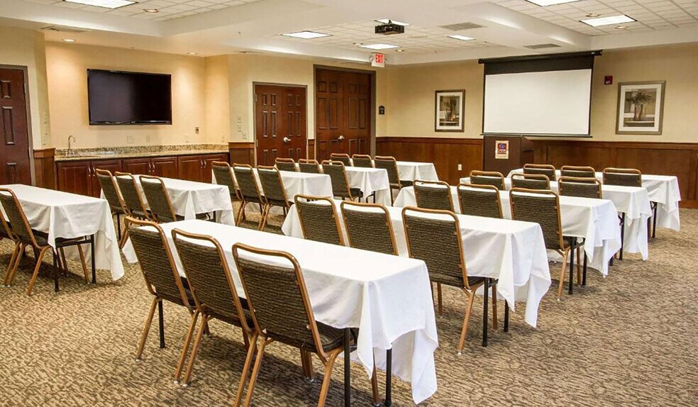 More Photos Of 350 Dodge Rd NE, Comstock Park Hotel For Sale