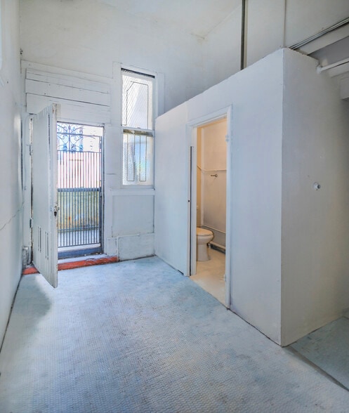 More Photos Of 2884-2898 Mission St, San Francisco Storefront Retail Office For Lease