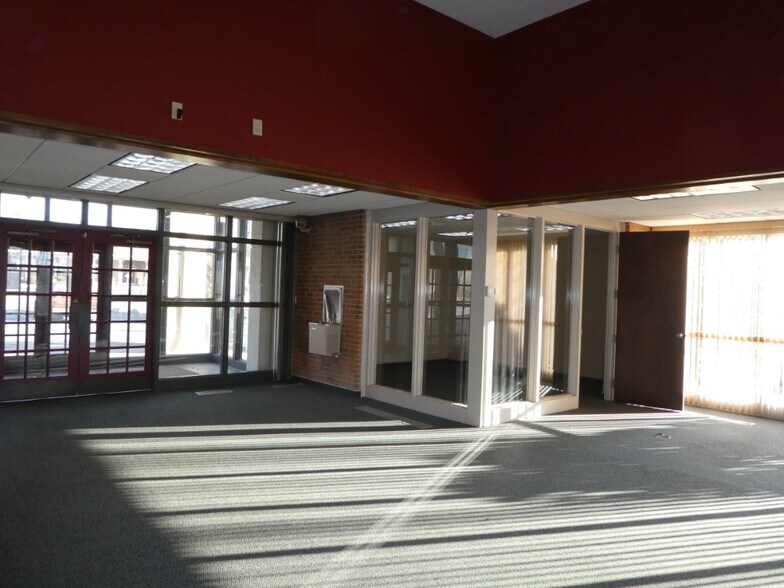 More Photos Of 10225 Chapman Hwy, Seymour Medical For Lease