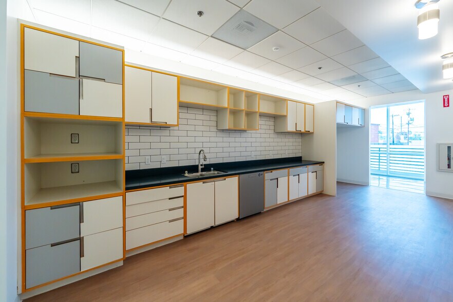 More Photos Of 8701 Bellanca Ave, Los Angeles Unknown For Lease