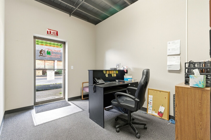 More Photos Of 2318 Pacific Ave, Forest Grove Office For Sale