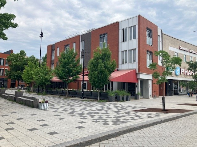 More Photos Of 25 Pl Simon-Valois, Montréal Restaurant For Sale