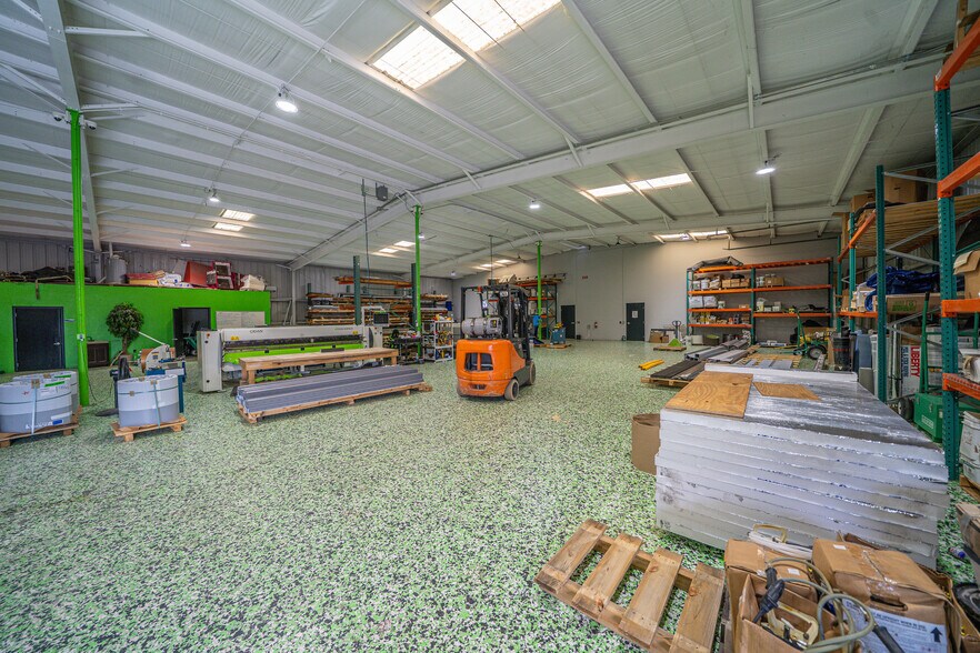 More Photos Of 2312 Bruner Ln, Fort Myers Warehouse For Lease