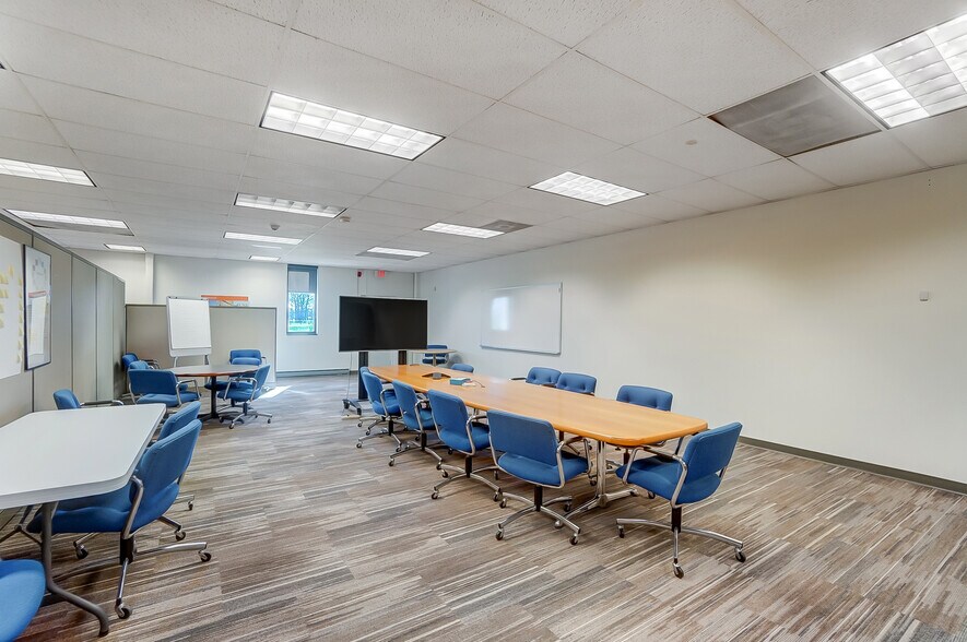 More Photos Of 2025 E 4th St, Lima Light Manufacturing For Sale