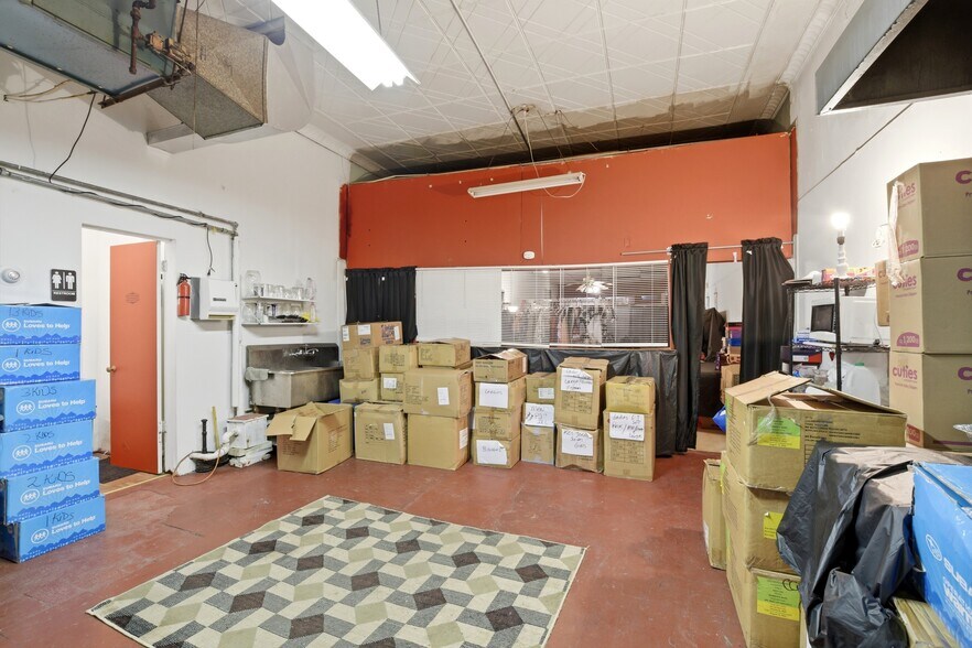 More Photos Of 1505 W 63rd St, Chicago General Retail For Lease