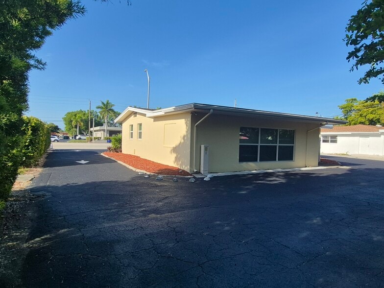 More Photos Of 1625 Colonial Blvd, Fort Myers Medical For Sale