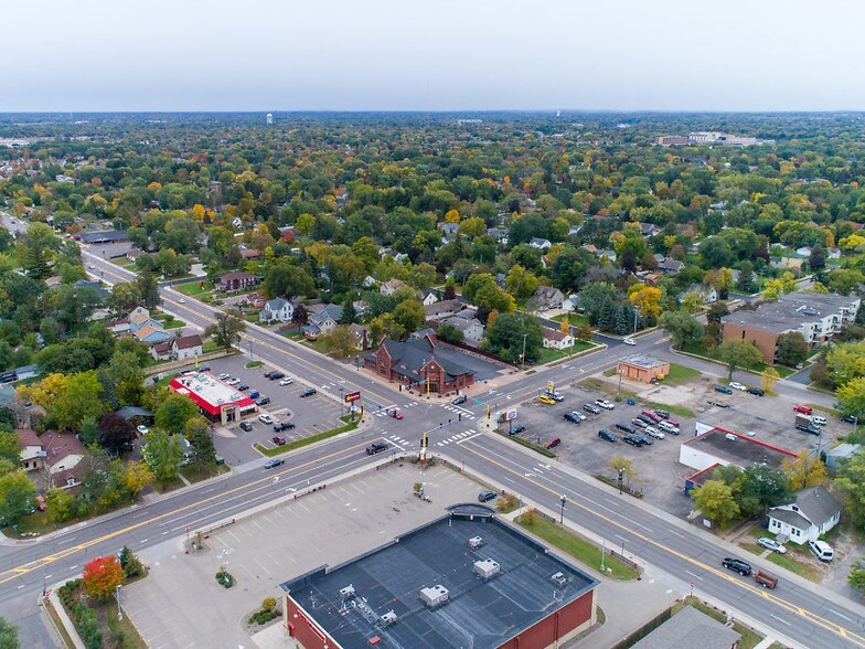 More Photos Of 700 E Main St, Anoka Freestanding For Lease