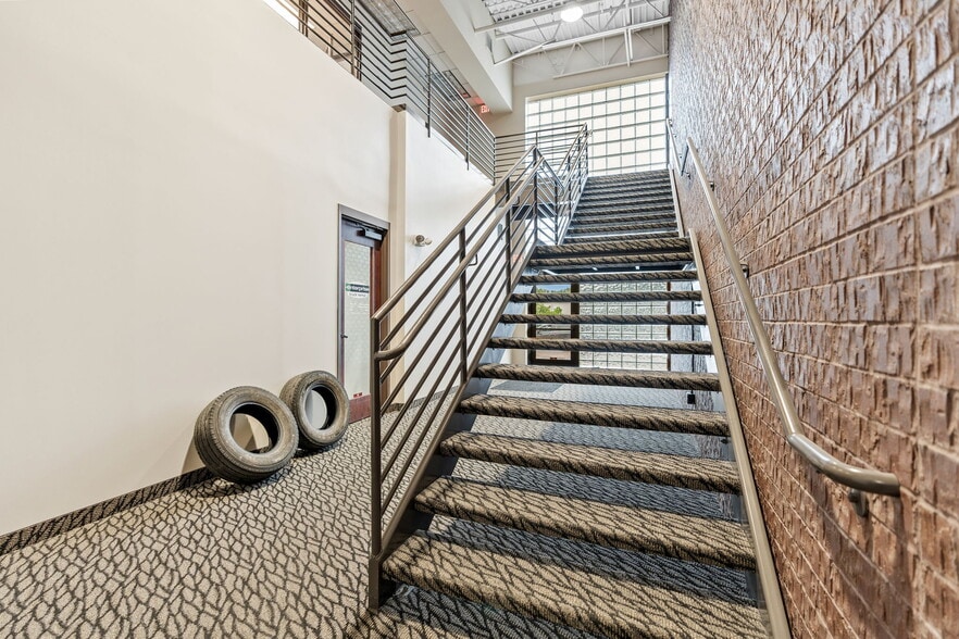 More Photos Of 2905 Lexington Ave S, Eagan Flex For Sale