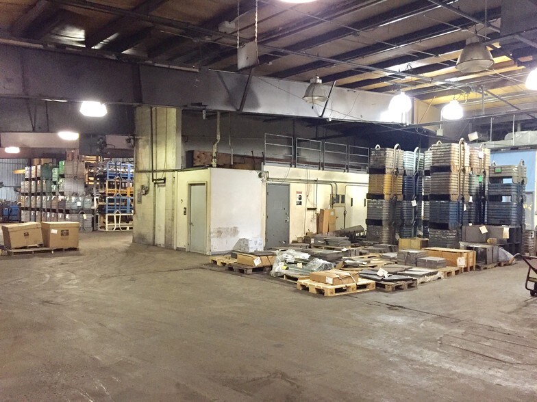 More Photos Of 412 Matteson St, Dyer Warehouse For Lease