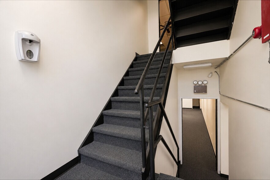 More Photos Of 1140-1142 S Railroad Ave, Staten Island Office For Sale