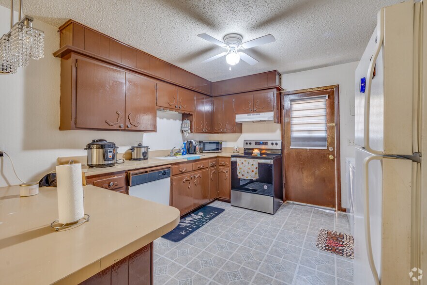 More Photos Of 1725 E 1st St, Dumas Multifamily For Sale