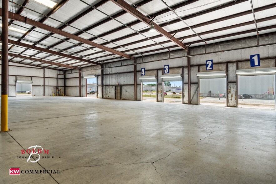 More Photos Of 100 Lupita Cir, Del Rio Distribution For Sale