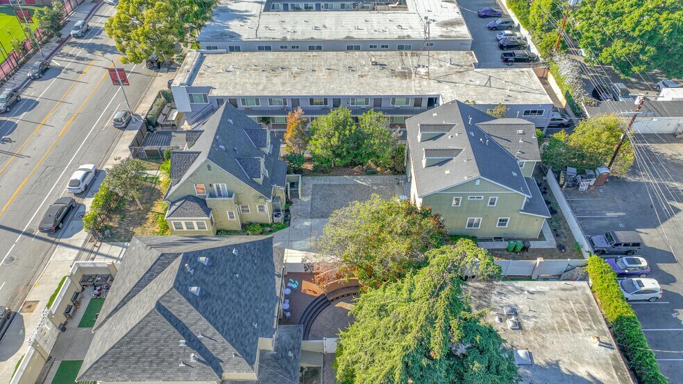 More Photos Of 921 W 30th St, Los Angeles Apartments For Sale