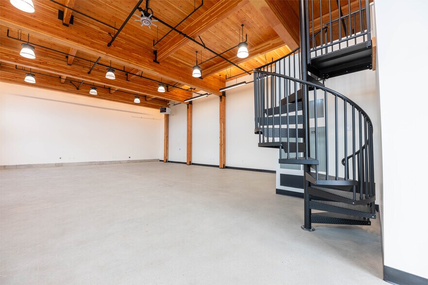 More Photos Of 200 Panetta Ave, Santa Cruz Showroom For Sale