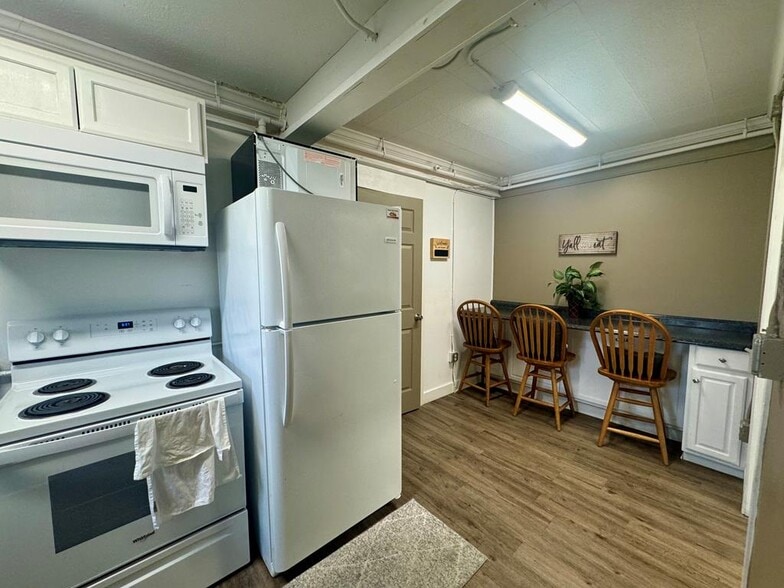 More Photos Of 715 N Kanawha St, Beckley Freestanding For Lease