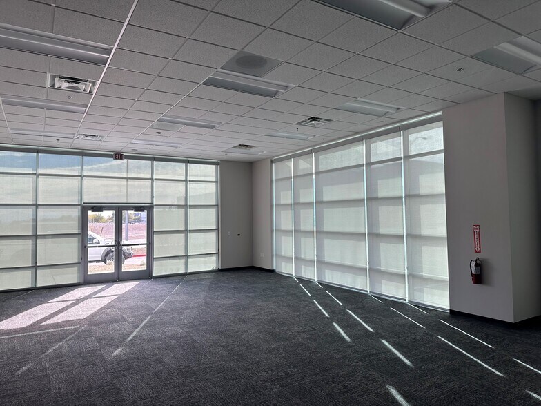 More Photos Of 6400 E Azure Ave, Las Vegas Distribution For Lease