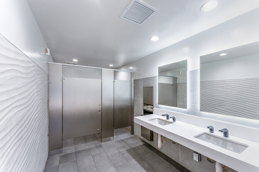 More Photos Of 6265 Greenwich Dr, San Diego Office For Sale