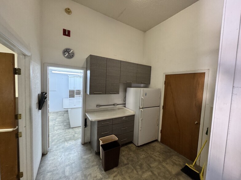 More Photos Of 601 Lemon St, Port Orange Warehouse For Sale