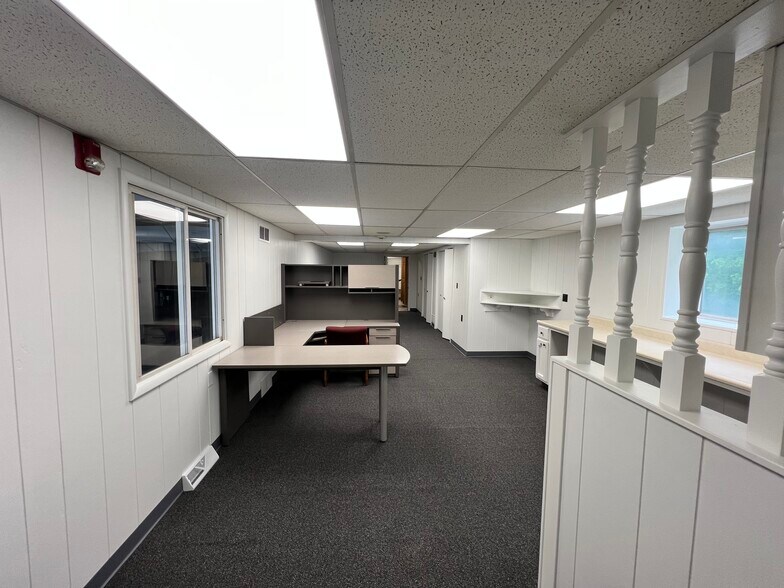 More Photos Of 2470 Evans City Rd, Harmony Warehouse For Sale