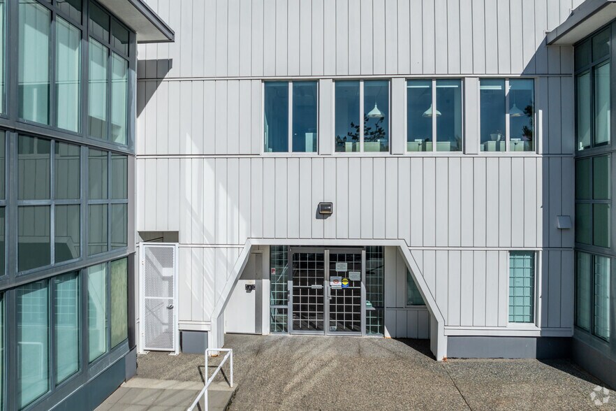 More Photos Of 9180 King George Blvd, Surrey Office For Sale