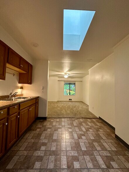More Photos Of 600 W Crockett St, Seattle Apartments For Lease