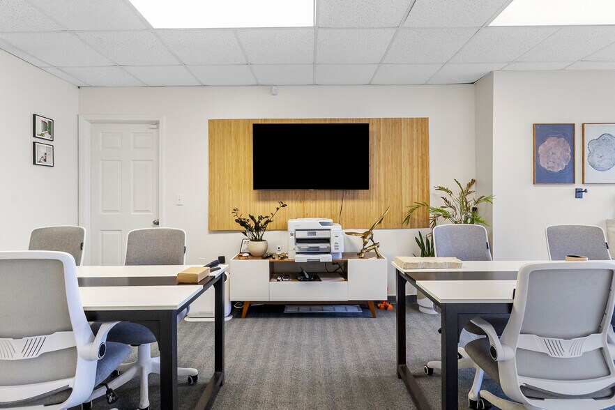 More Photos Of 1119-1123 Merriam Ln, Kansas City Office For Sale