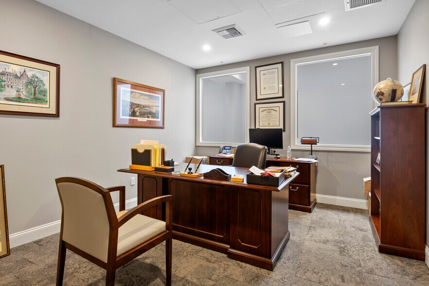 More Photos Of 76 N Pearl St, Albany Apartments For Lease