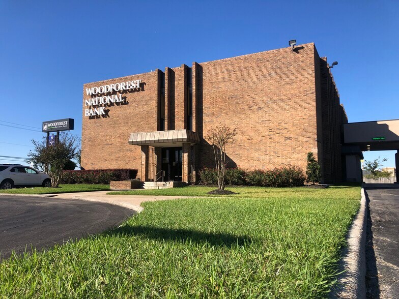 More Photos Of 13301 E I-10 Fwy, Houston Office For Lease