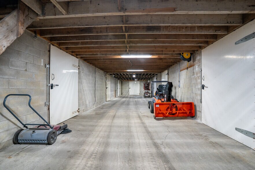 More Photos Of 266 Norwich Rd, Scotland Industrial For Lease