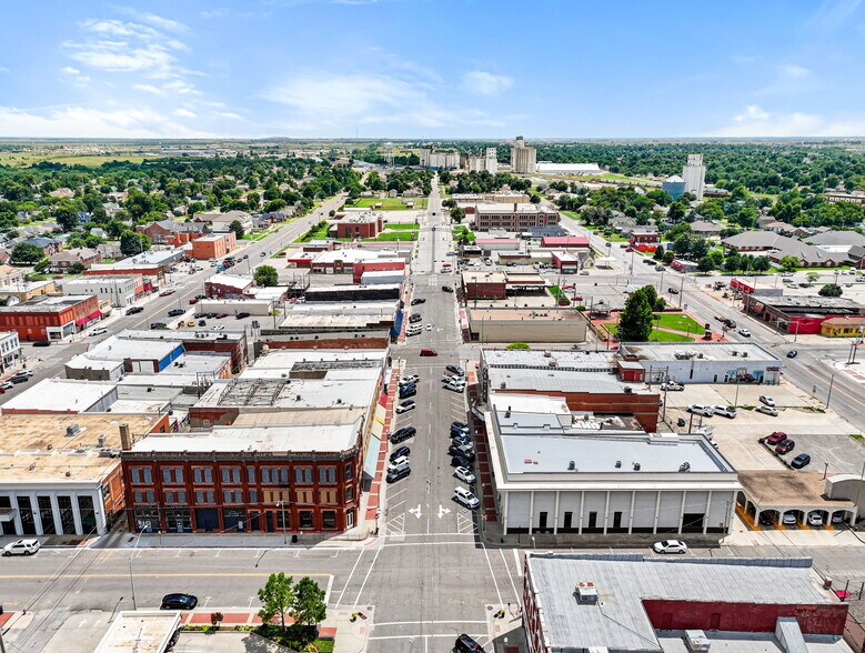 More Photos Of 121 S Bickford Ave, El Reno Storefront For Lease