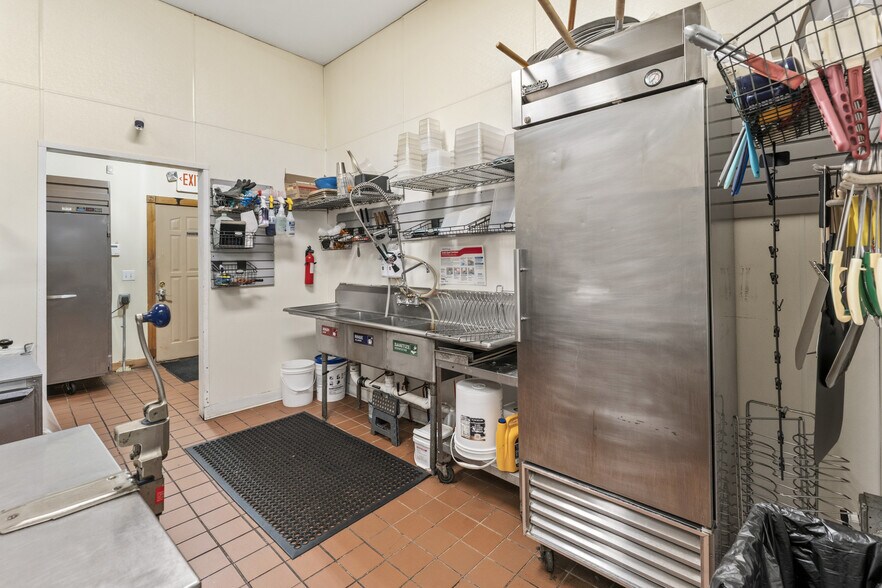 More Photos Of 410 Main St, Sandstone Restaurant For Sale