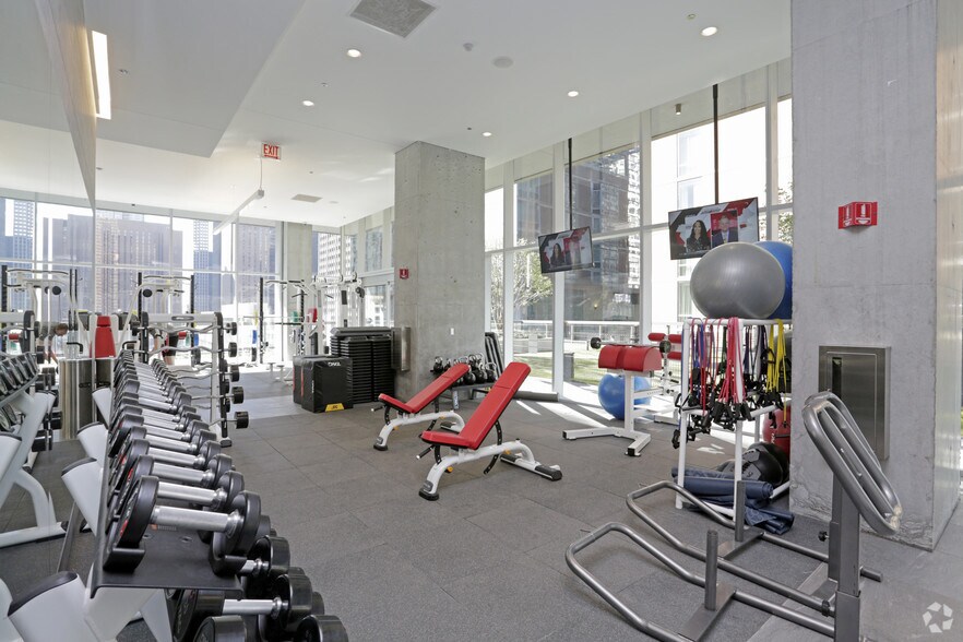 More Photos Of 220 E Illinois St, Chicago Apartments For Lease