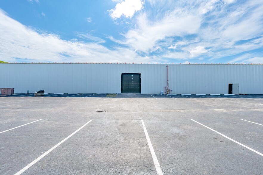 More Photos Of 198 Lock Rd, Deerfield Beach Warehouse For Lease