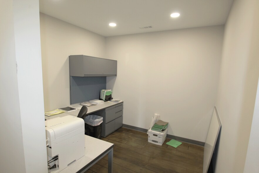 More Photos Of 5960 Center Rd, Valley City Truck Terminal For Sale