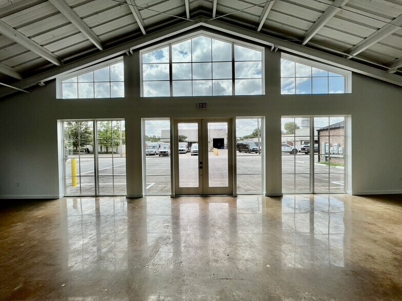 More Photos Of 2330 Langford St, Dallas Storefront For Sale