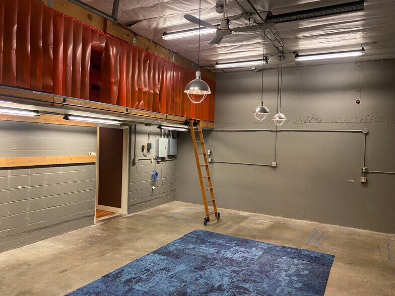 More Photos Of 1124 Eastlake Ave E, Seattle Loft Creative Space For Lease